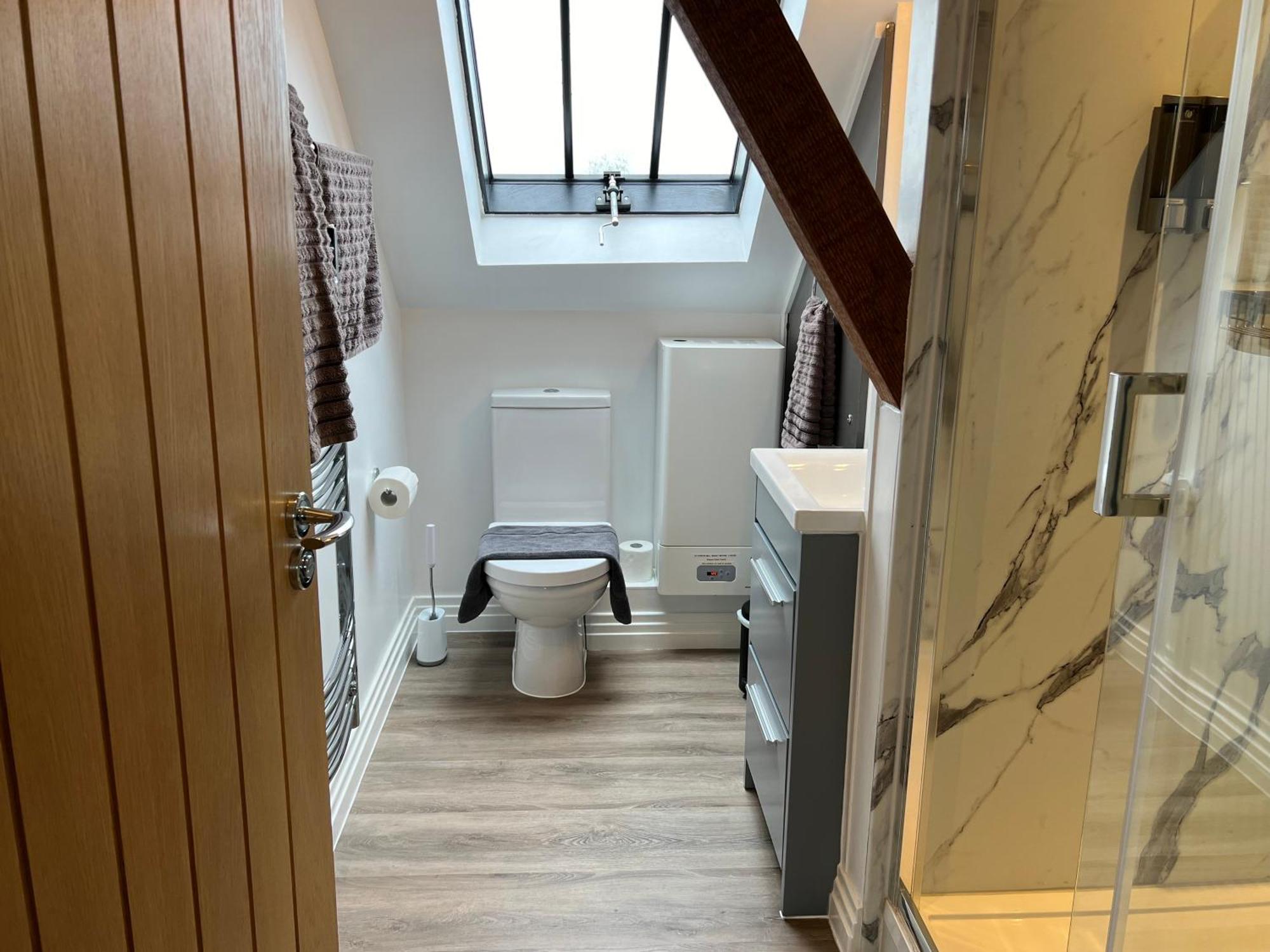 Glastonbury Secret Retreat - 1 Bd Split-Level Apt, Sleeps 3 Esterno foto