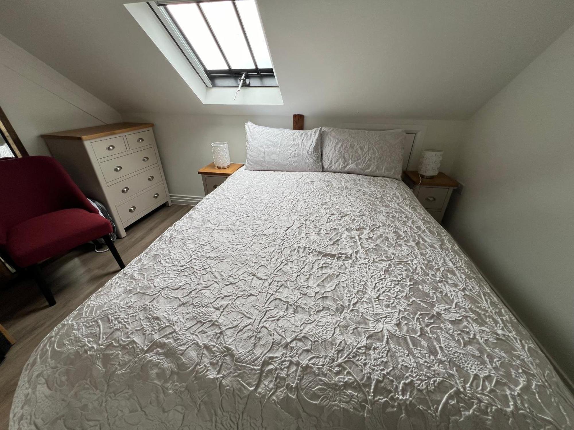Glastonbury Secret Retreat - 1 Bd Split-Level Apt, Sleeps 3 Esterno foto