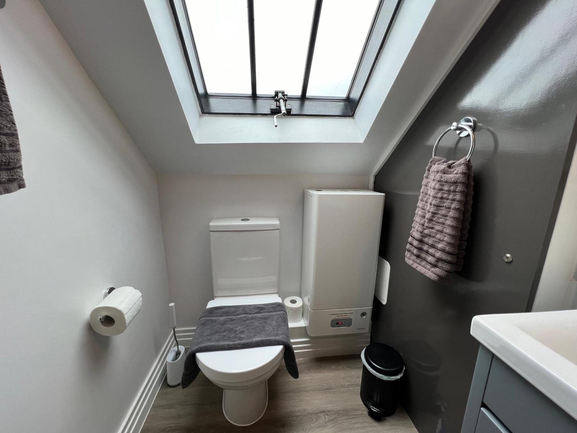 Glastonbury Secret Retreat - 1 Bd Split-Level Apt, Sleeps 3 Esterno foto