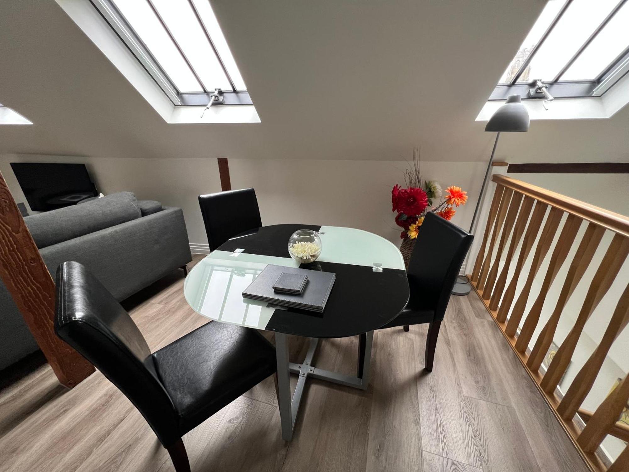 Glastonbury Secret Retreat - 1 Bd Split-Level Apt, Sleeps 3 Esterno foto