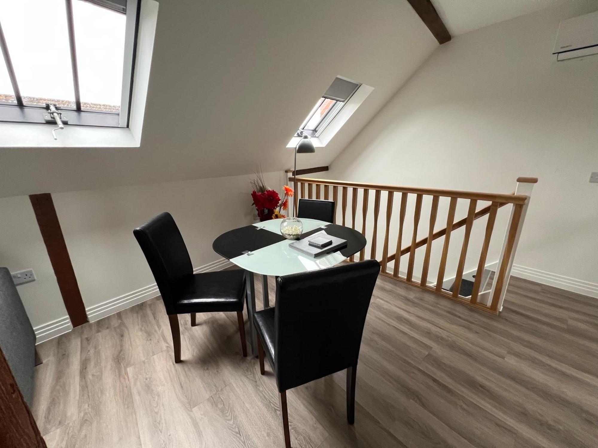 Glastonbury Secret Retreat - 1 Bd Split-Level Apt, Sleeps 3 Esterno foto